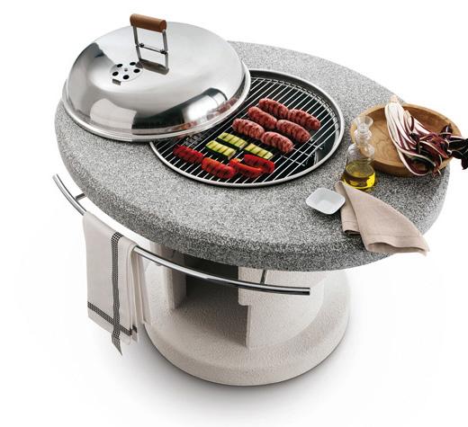 Palazzetti, Bahama2, barbecue da terrazzo, con coperchio, grill in inox; la griglia ha un diametro di 53 cm. Il piano è di Marmotech levigato molto elegante e inalterabile, utilissima la barra comata portautensili. 118X91x101 cm. Euro 760